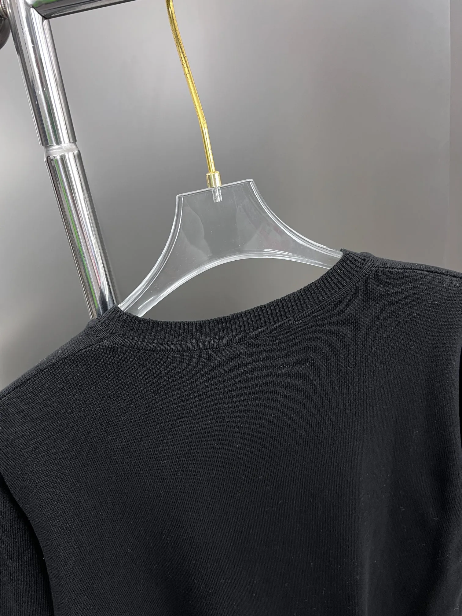 🅿️200 High Quality Lv 2025 Spring and Summer Pin🧷Short Sleeve Knitted Same as Official Website Customized Sweater Neck➕Front Chest Pin🧷Design High Density Imported Embroidery Custom Dyed Wool Yarn S M L XL